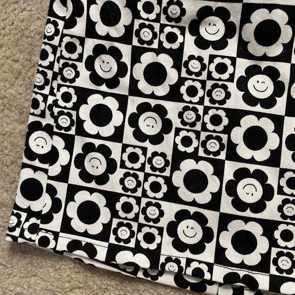 Art Class Floral Smiley Face Front Notch Skirt Girls Size S (6/6X) Black White - Picture 4 of 12